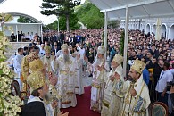 Тысячи паломников съехались в Острожский монастырь Черногории на празднование дня памяти святого Василия Острожского 